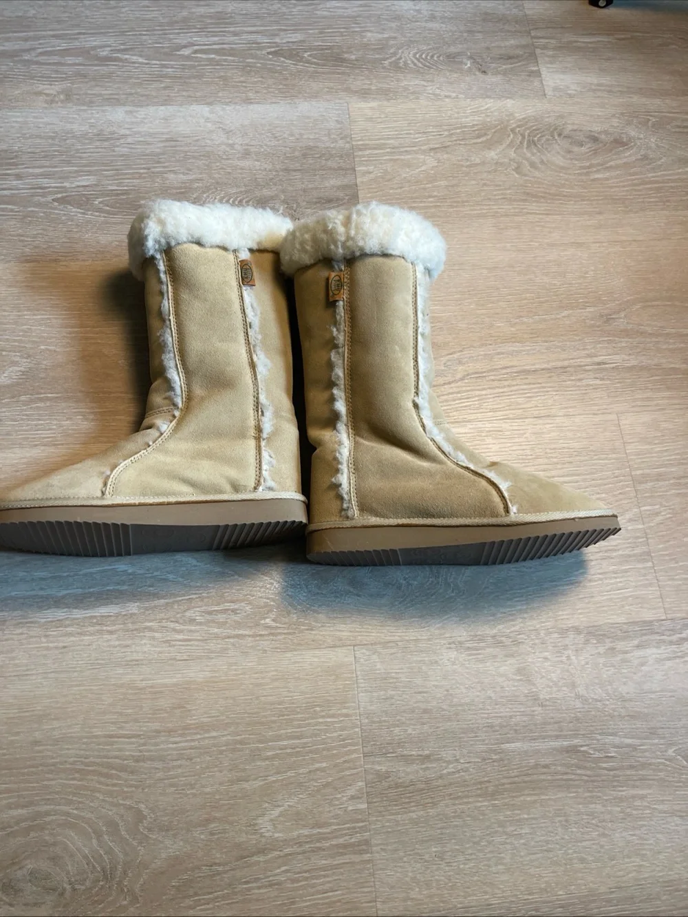 New EMU AUSTRALIA Tan Beige Suede Wool Pull On Boots Winter Snow Ugg like style